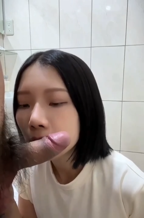vao-wc-len-lut-bu-cu
